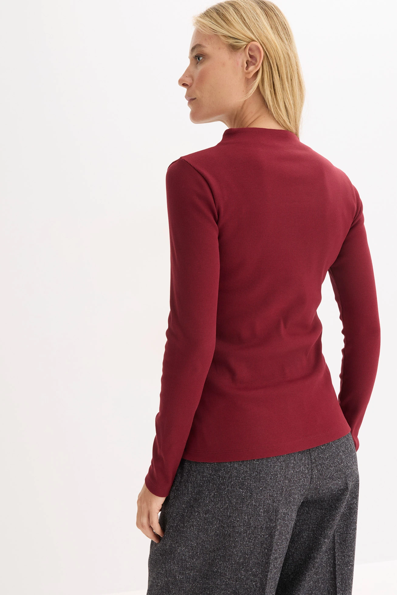 T-shirt manches longues en matière côtelée • rouge rubis • Boutique bonprix