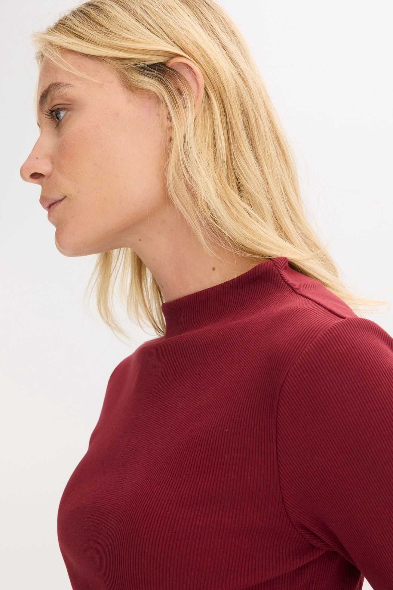 Geribde longsleeve • robijnrood • bonprix online shop