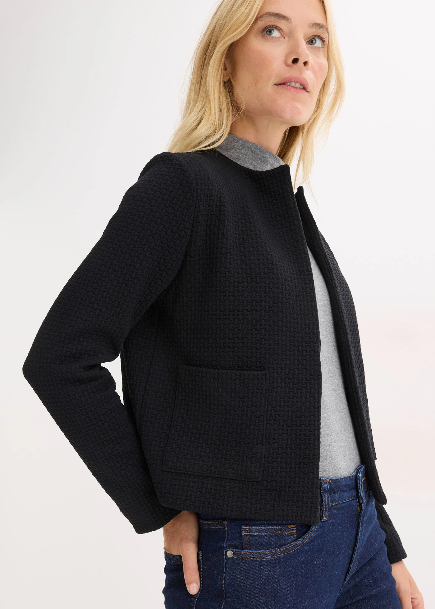 Blazer court en jersey • noir • Boutique bonprix