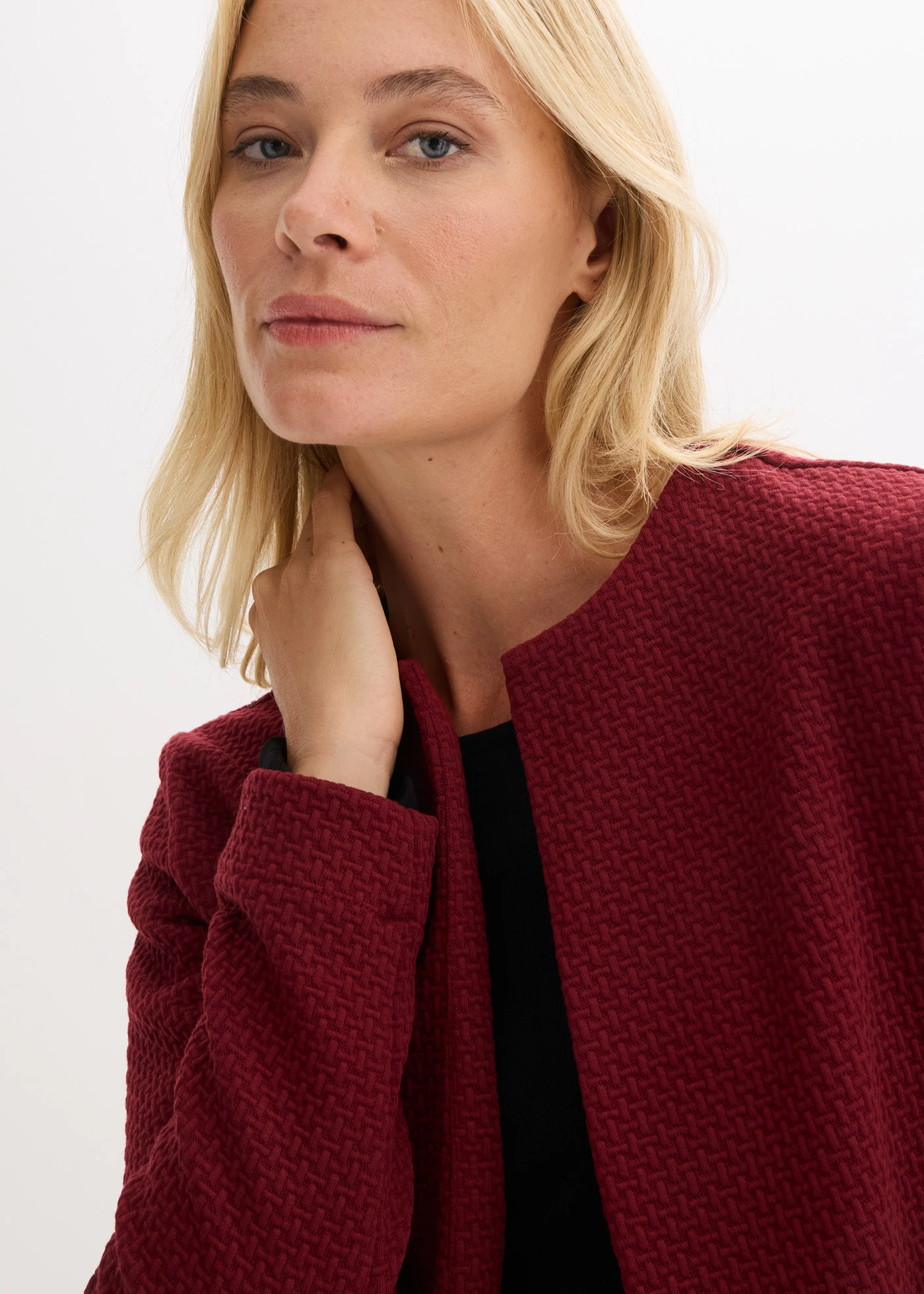 Blazer scurt din jerse • roșu rubiniu • magazin bonprix