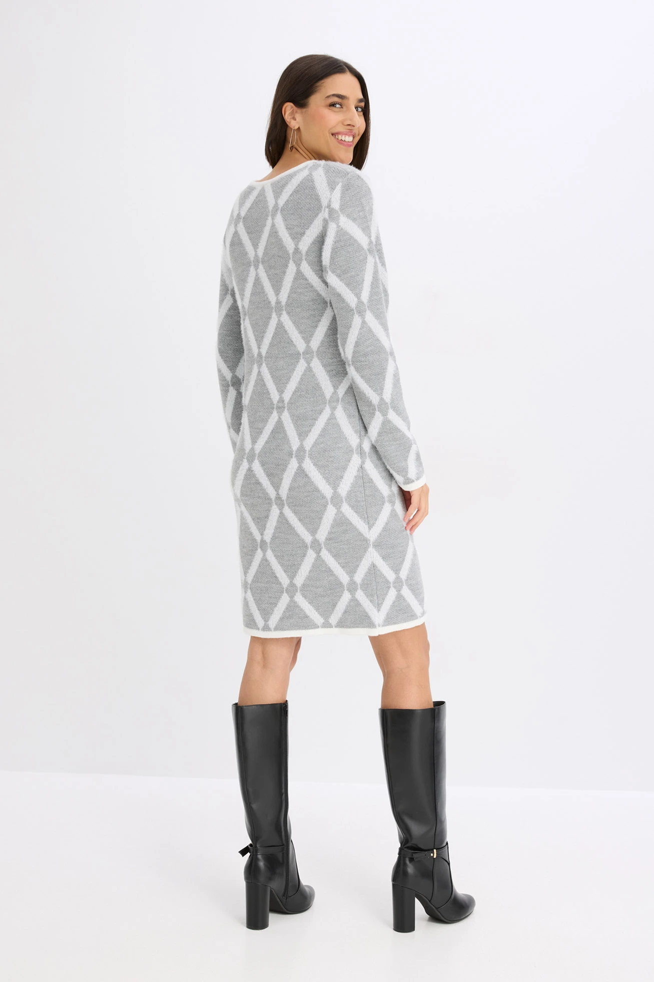 Robe en maille poilue avec motif en losange • gris clair chiné/écru graphique • Boutique bonprix