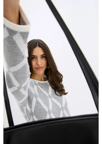 Robe en maille poilue avec motif en losange • gris clair chiné/écru graphique • Boutique bonprix