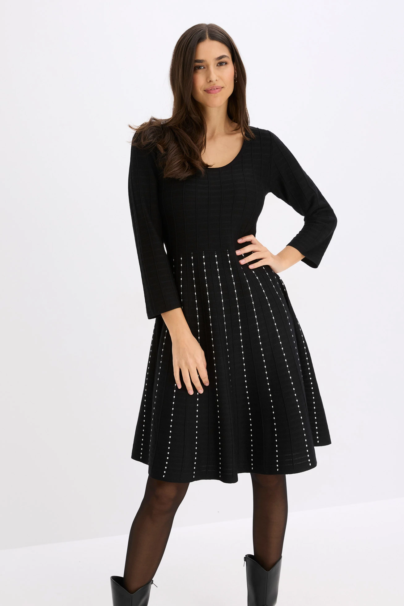 Robe douce en maille • noir/blanc • Boutique bonprix