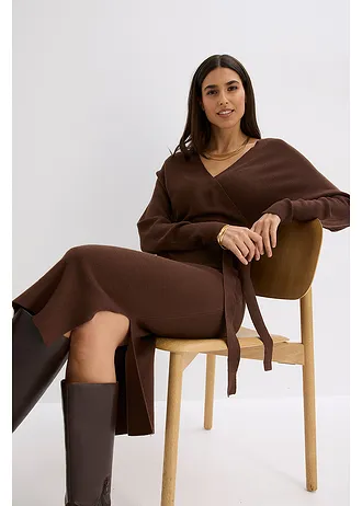Robe pull fluide en viscose mélangée • marron • Boutique bonprix