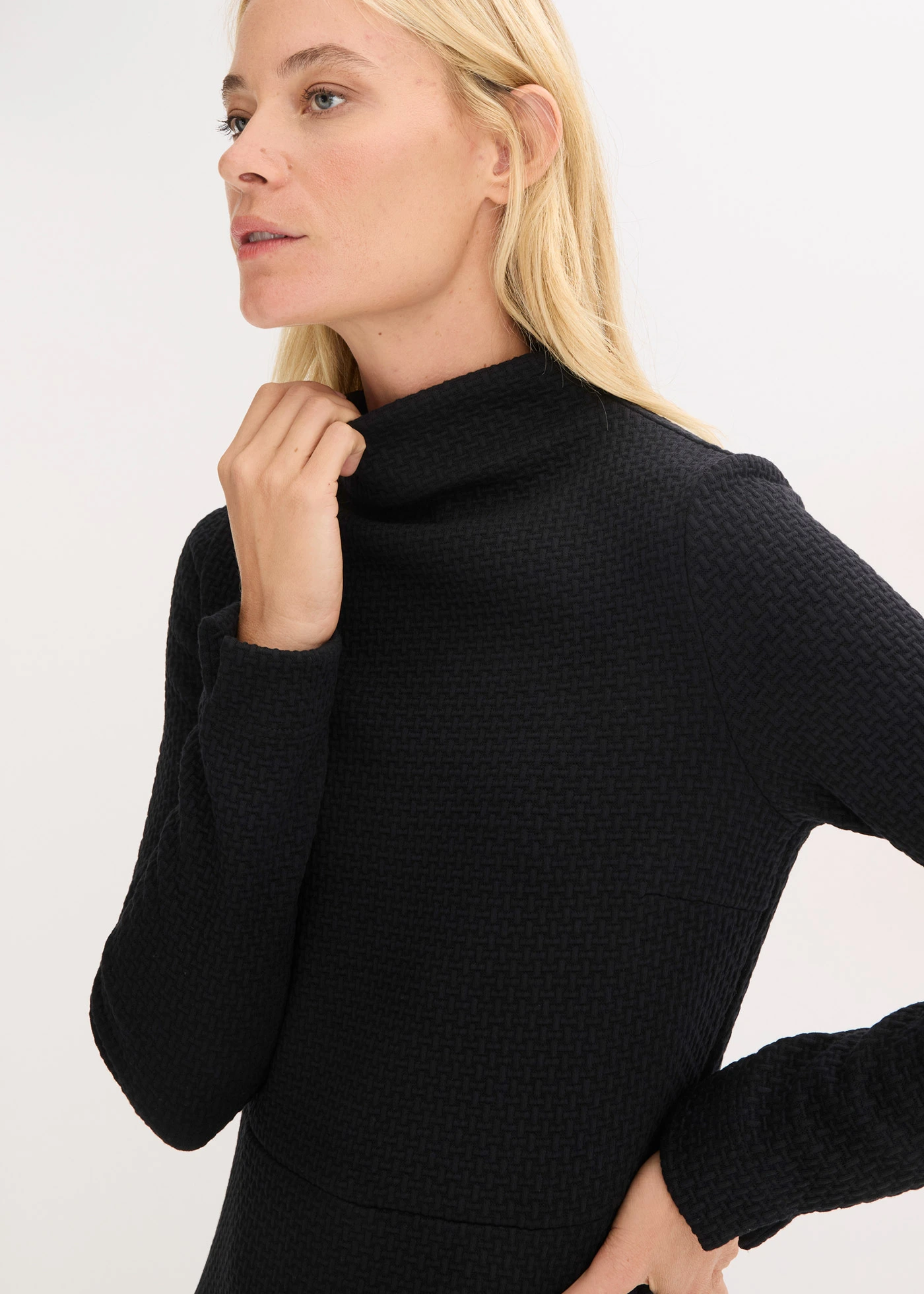 Midi jurk met iets uitlopende rok • zwart • bonprix online shop