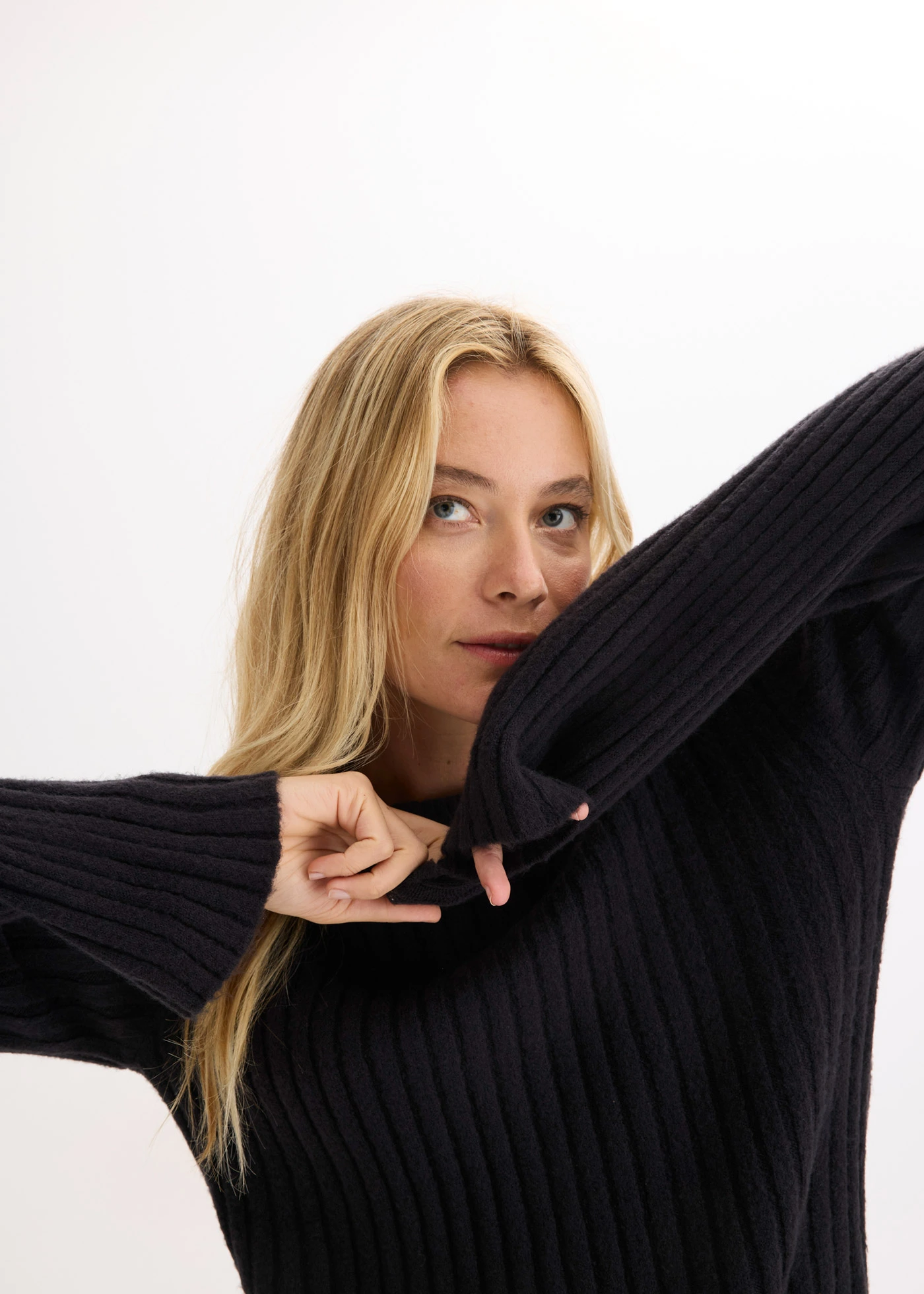 Žebrovaný oversized svetr • černá • bonprix obchod