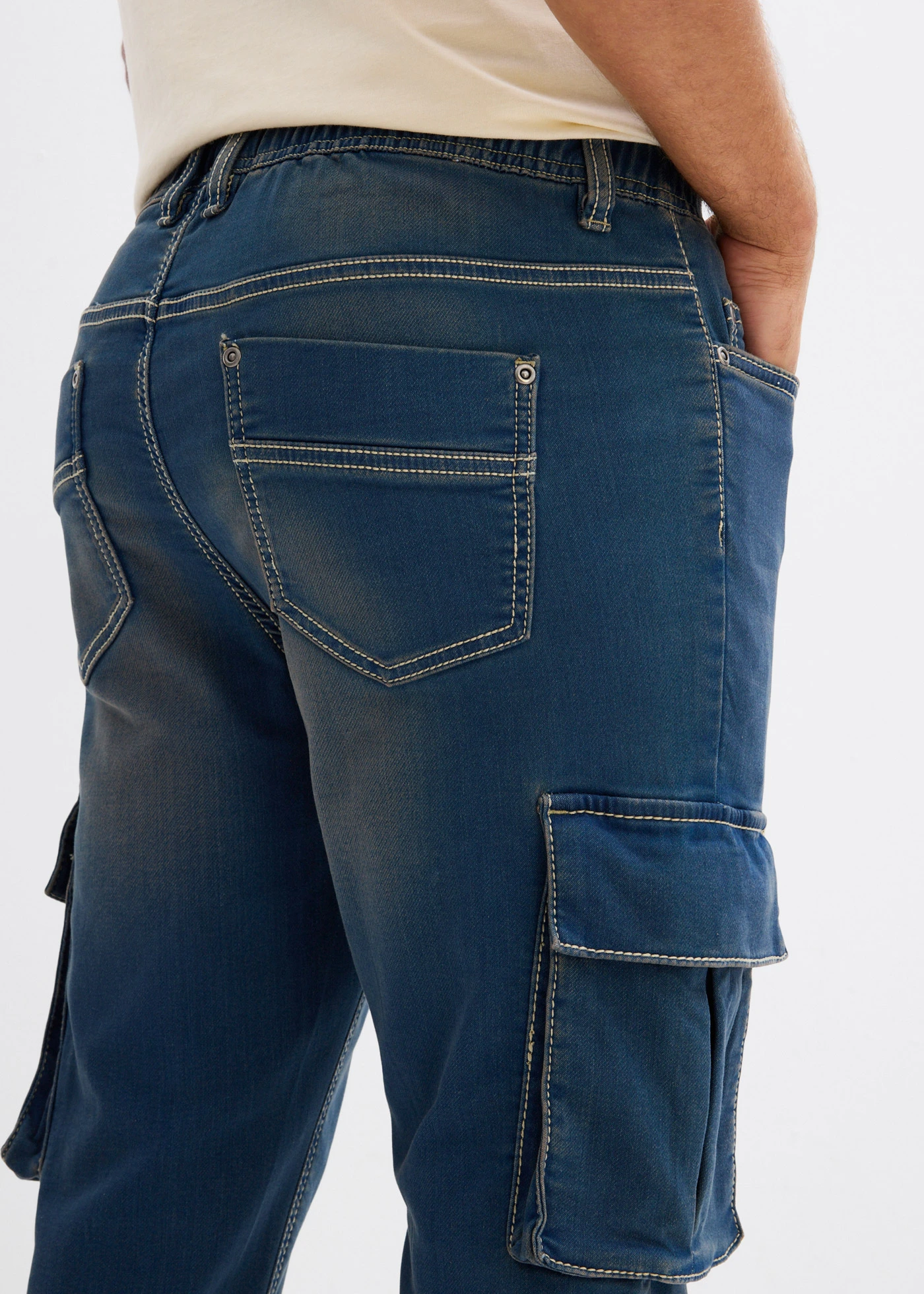 Jean jogger droit, slim, taille élastiquée et poches cargo • bleu denim/marron • Boutique bonprix
