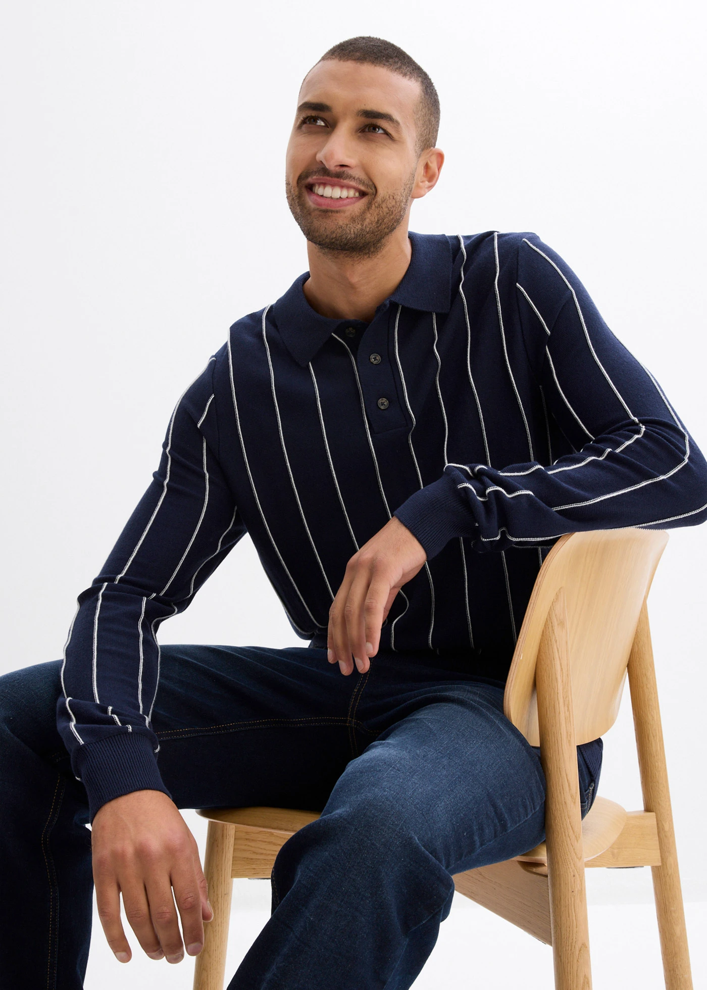 Fijngebreide trui met polokraag • donkerblauw-parelwit verticaal gestreept • bonprix online shop