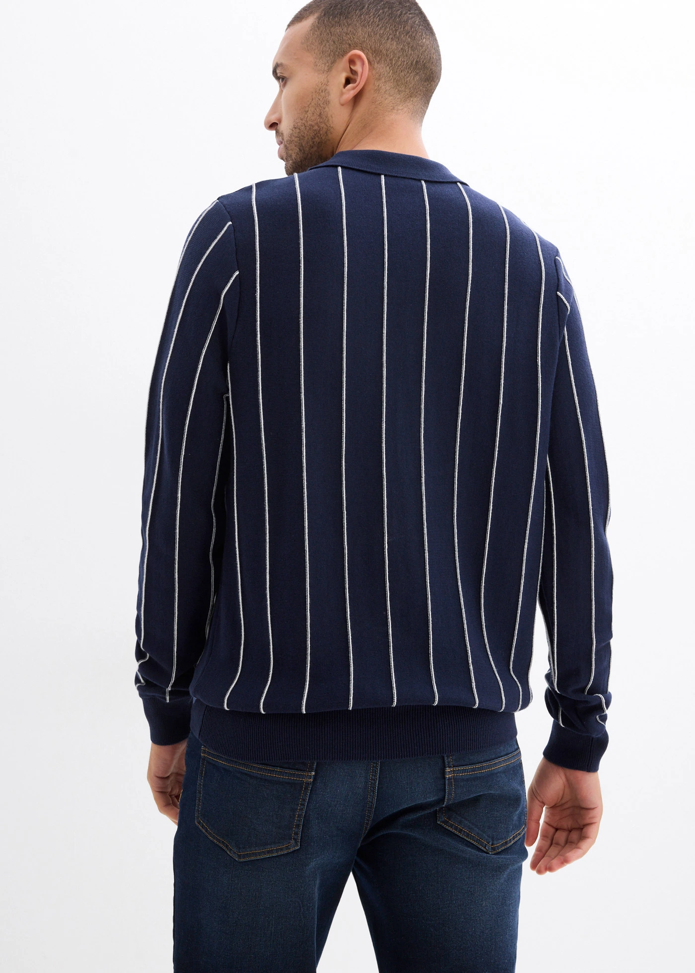 Svetr z jemné pleteniny, střih Regular Fit • tmavě modro-perlově bílá podélně pruhované • bonprix obchod