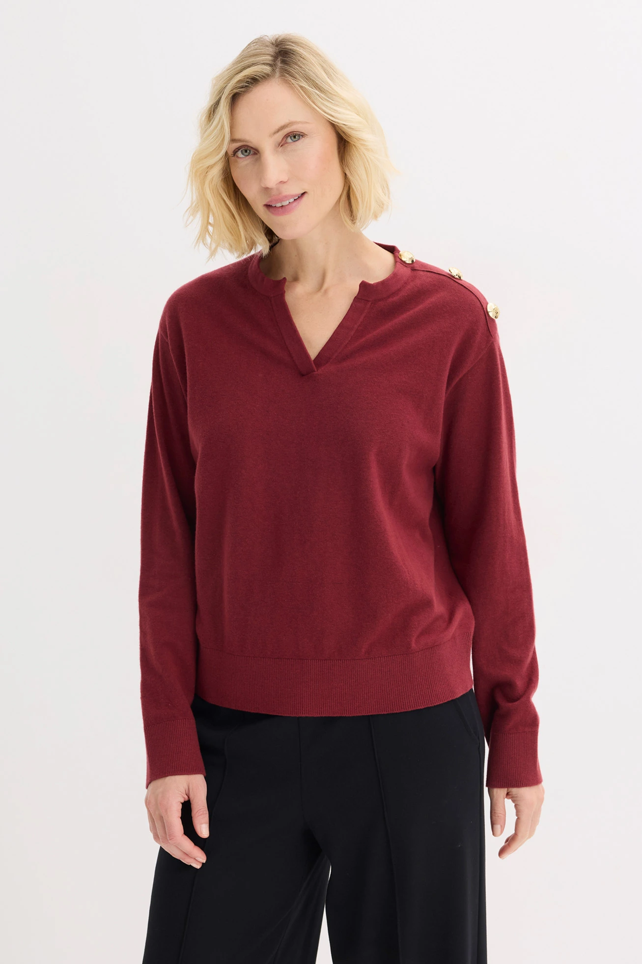 Pulover tricotat, cu detaliu cu nasturi • roşu rubiniu • magazin bonprix