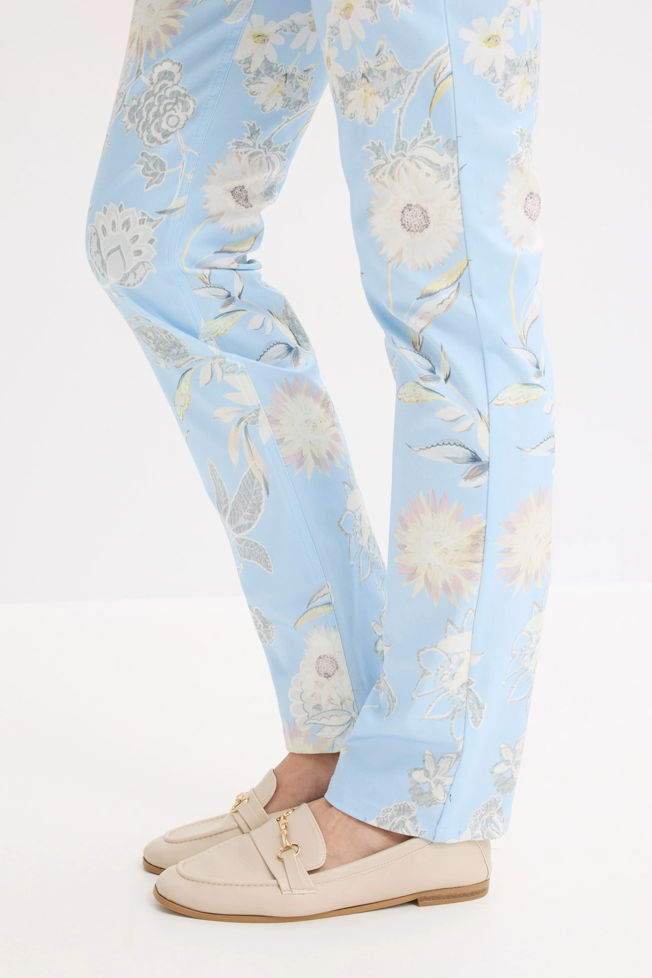 Pantaloni cu stretch cu imprimeu • albastru pudrat-bej nisipiu mat floral • magazin bonprix