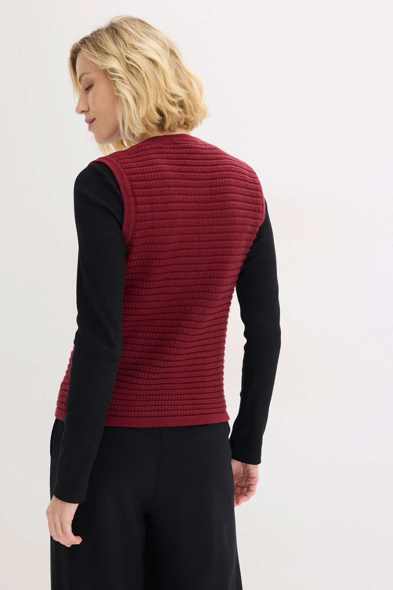 Gilet sans manches en maille • rouge rubis • Boutique bonprix