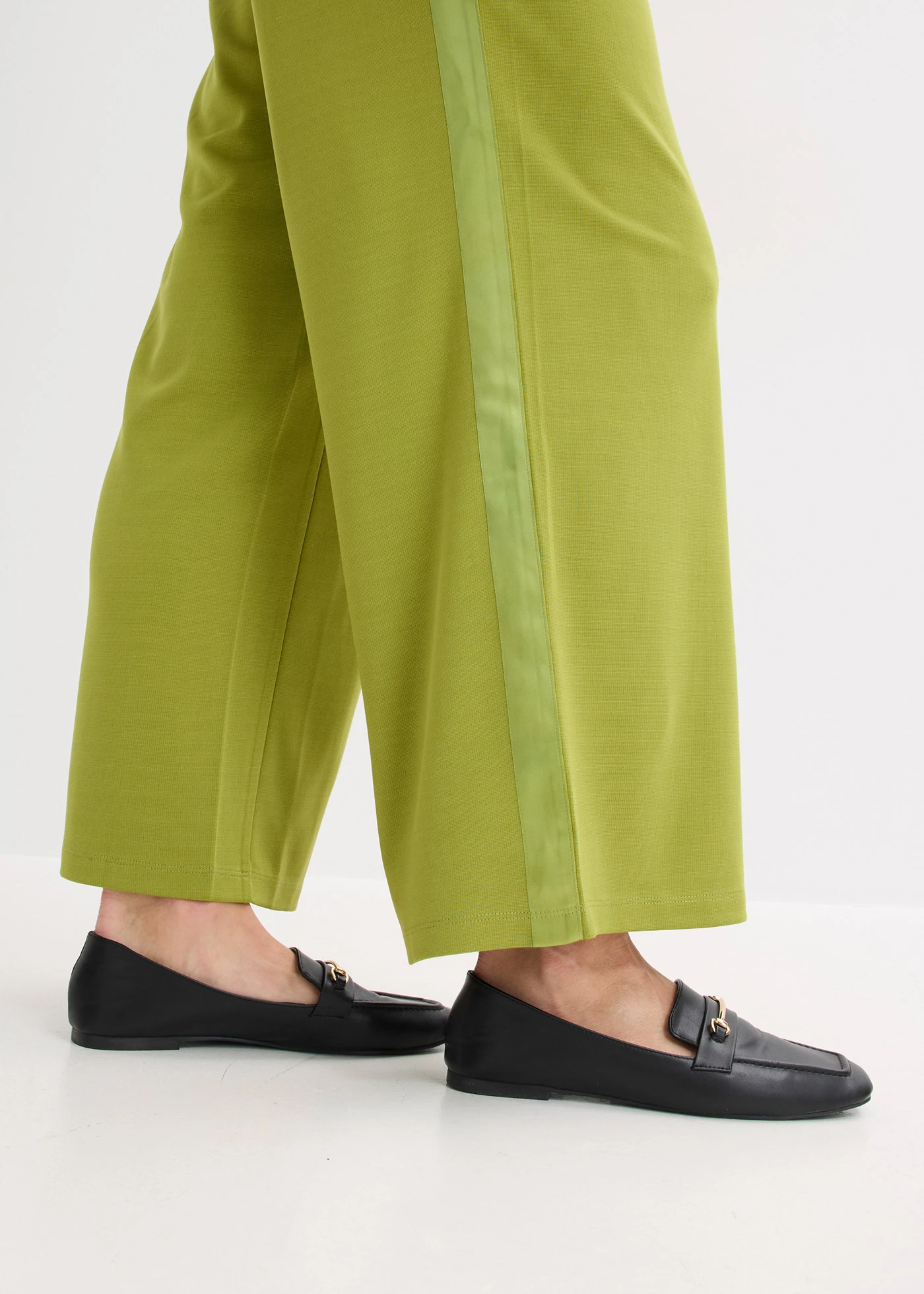 Pantaloni marlene din material Punto di Roma cu bandă din satin • verde kaki • magazin bonprix