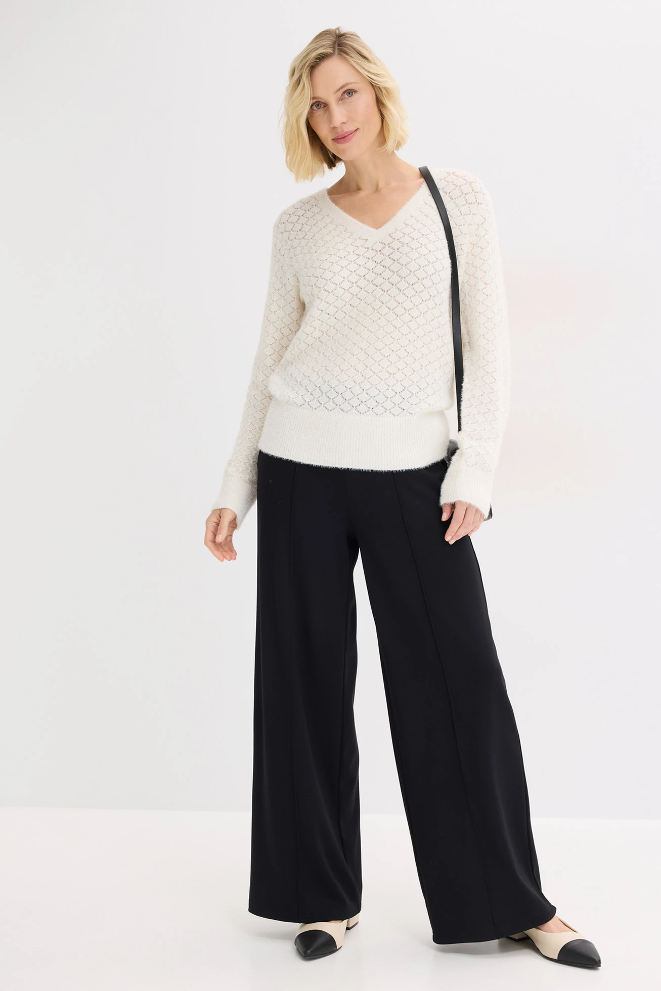 Pulover ajurat cu fir moale și pufos • alb perlat • magazin bonprix