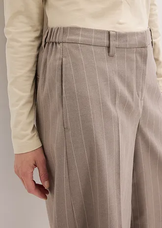 Bermuda à rayures tennis et pinces • taupe/blanc nacré rayé • Boutique bonprix