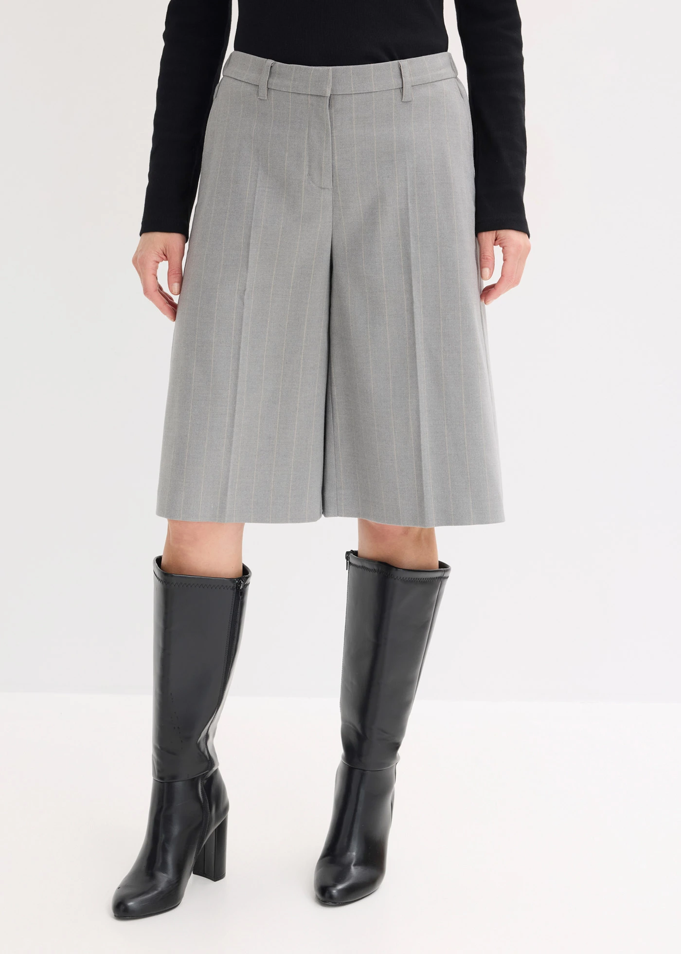 Bermuda met bandplooien, krijtstrepen patroon • grijs-beige gestreept • bonprix online shop