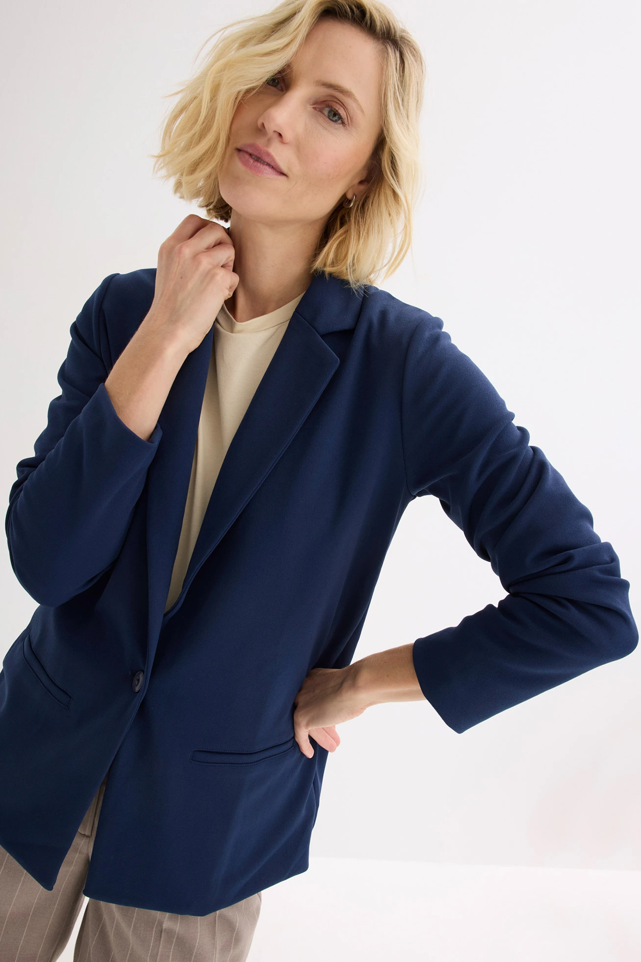 Sacou din jerse creponat • bleumarin • magazin bonprix