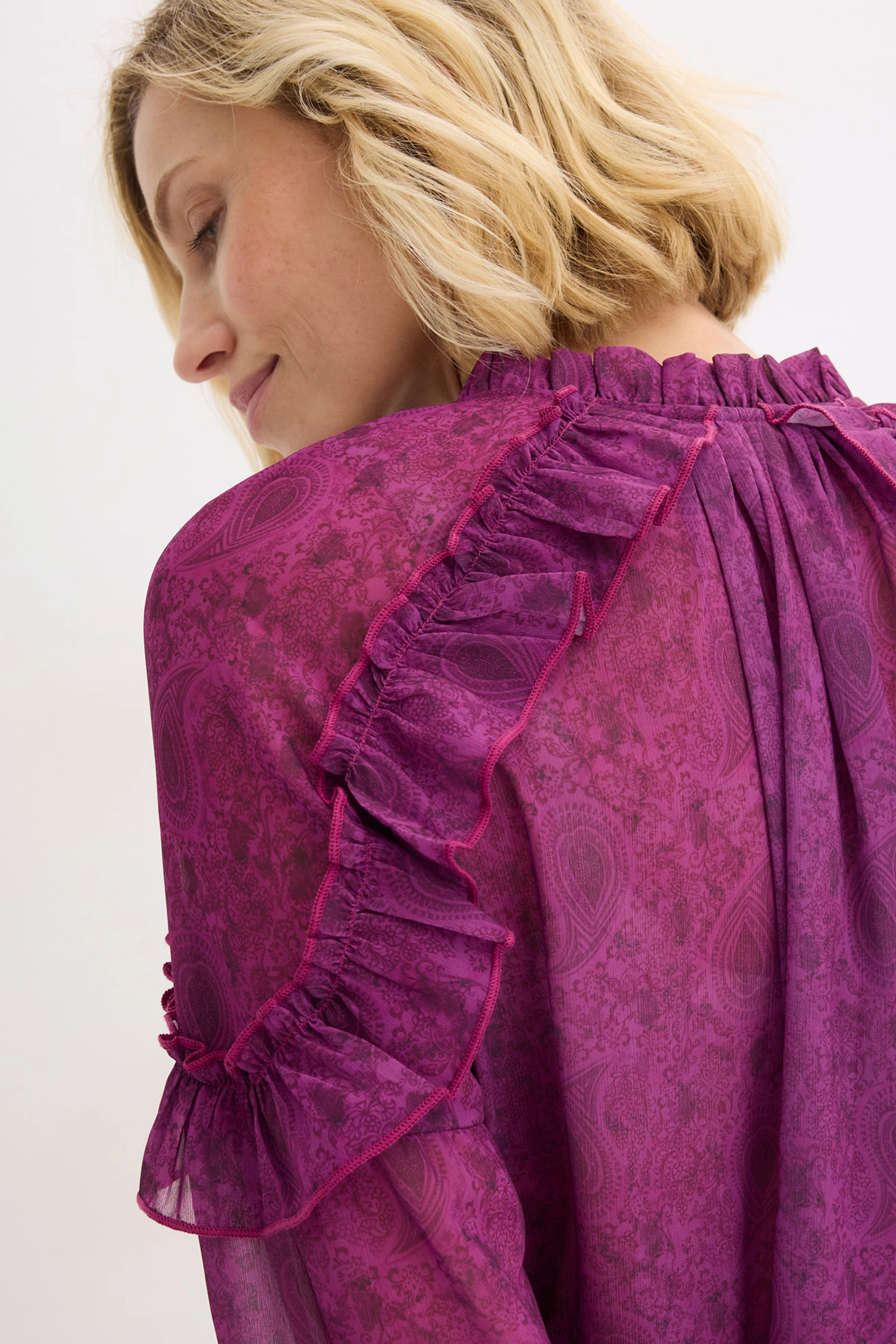 Blouse en mousseline à volants • violet foncé paisley • Boutique bonprix