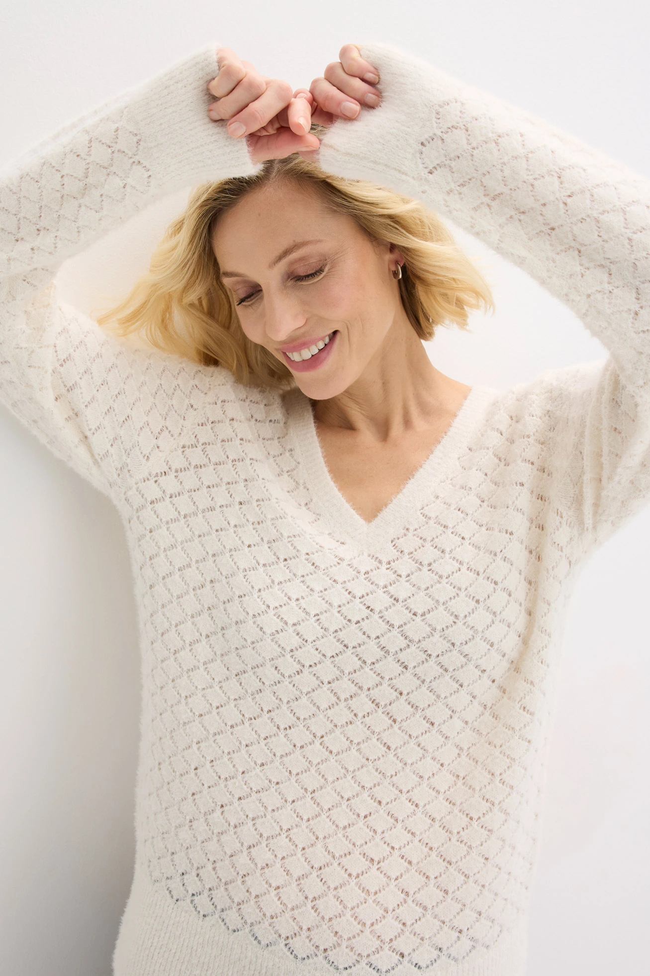 Pull ajouré avec fil peluche • blanc nacré • Boutique bonprix