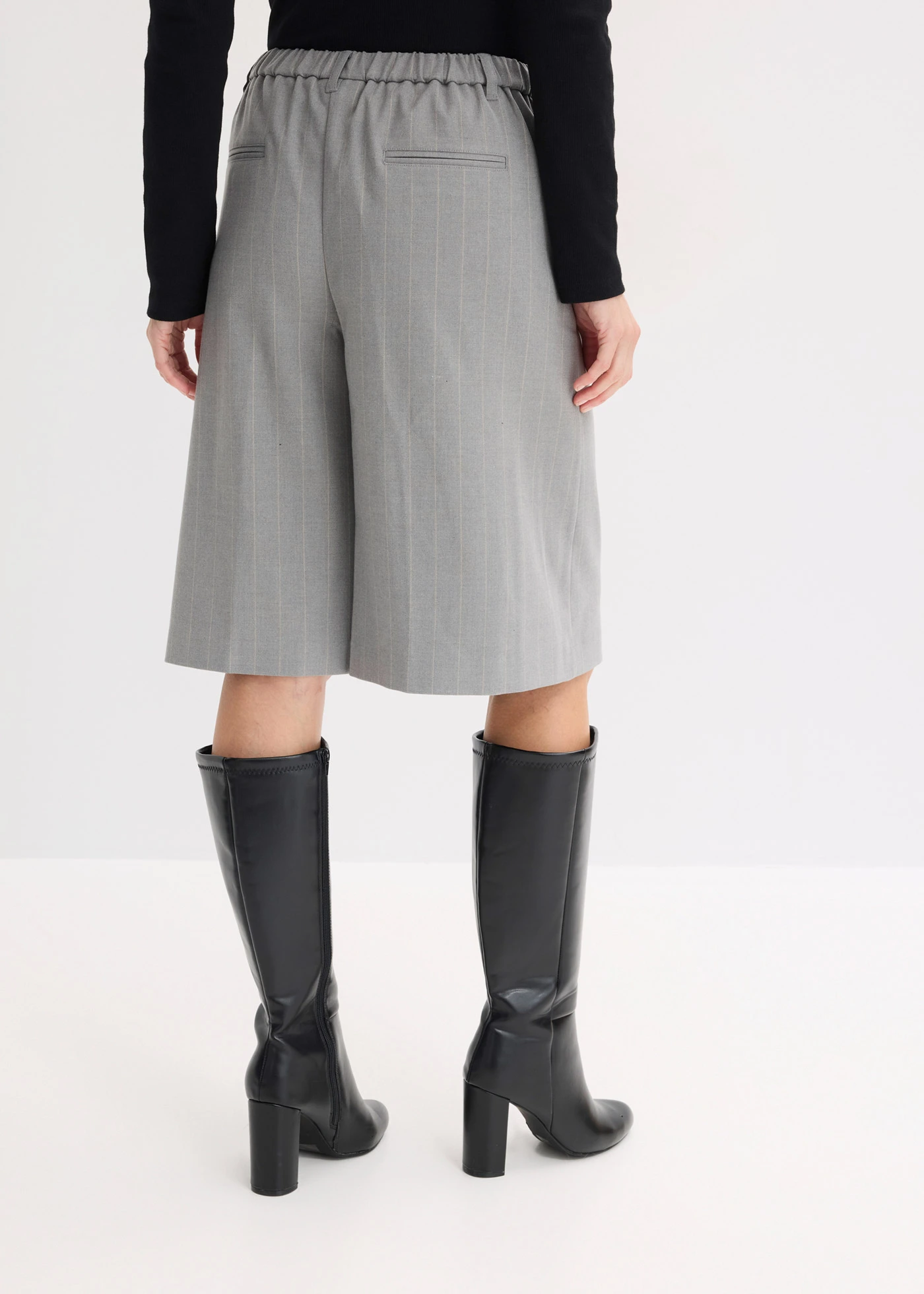 Bermuda à rayures tennis et pinces • gris-beige rayé • Boutique bonprix