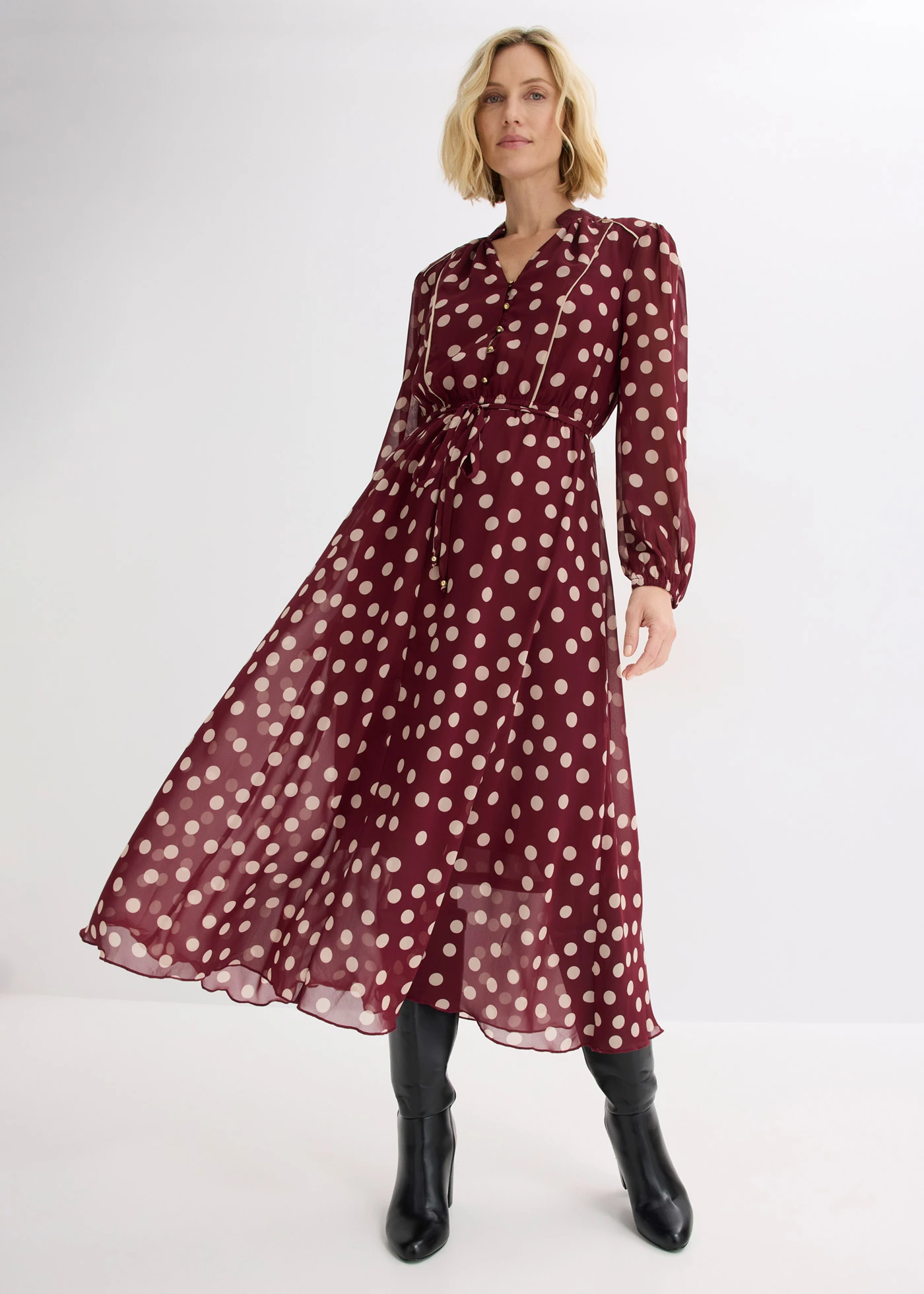 Rochie din șifon cu paspoal în contrast • roșu rubiniu-bej nisipiu mat punctat • magazin bonprix