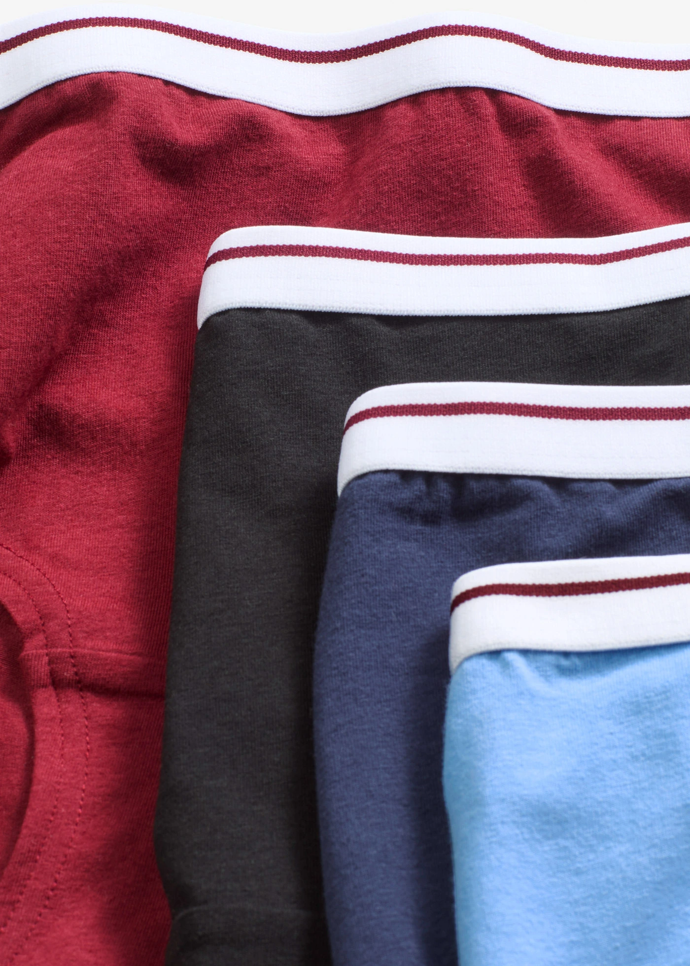 Lot de 4 culottes Maxi • noir + bleu + rouge + bleu foncé • Boutique bonprix