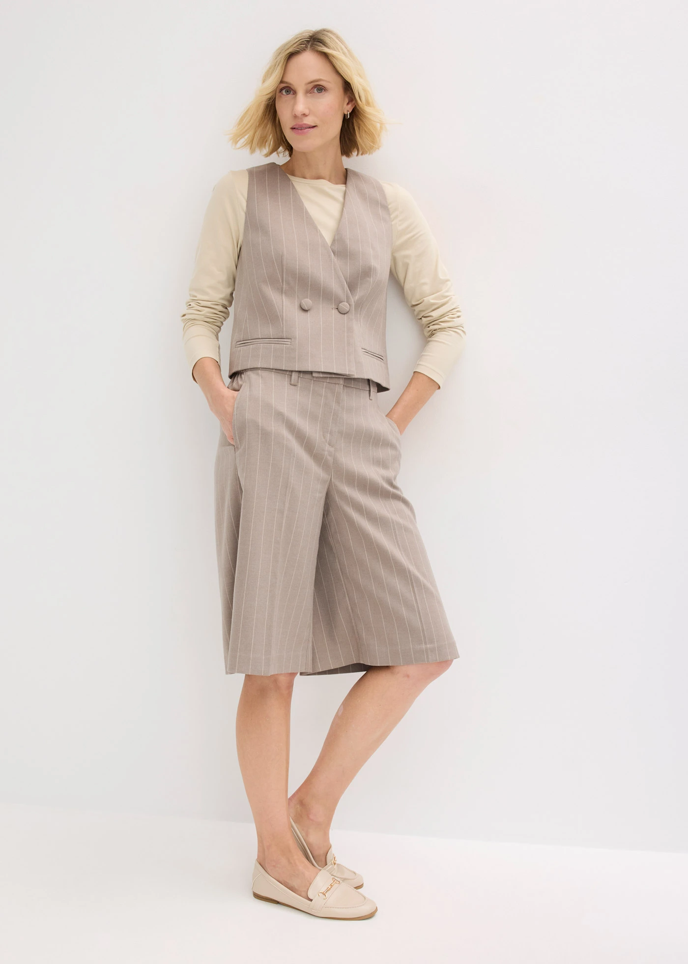 Bermuda met bandplooien, krijtstrepen patroon • taupe-parelwit gestreept • bonprix online shop