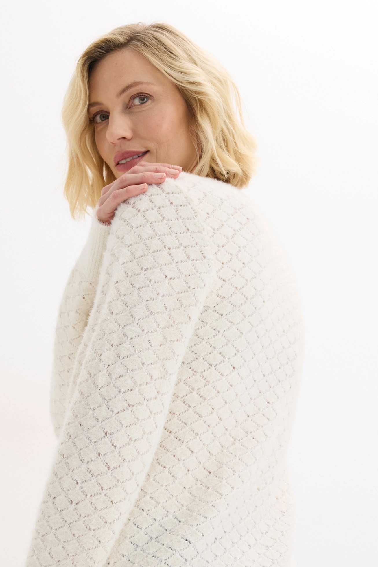 Pull ajouré avec fil peluche • blanc nacré • Boutique bonprix