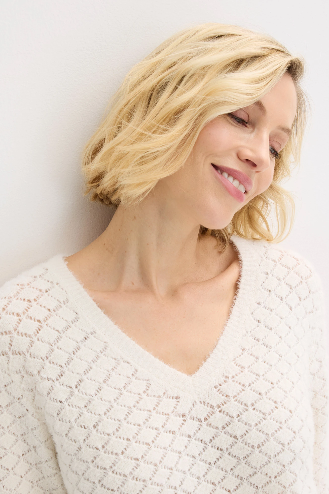 Pull ajouré avec fil peluche • blanc nacré • Boutique bonprix