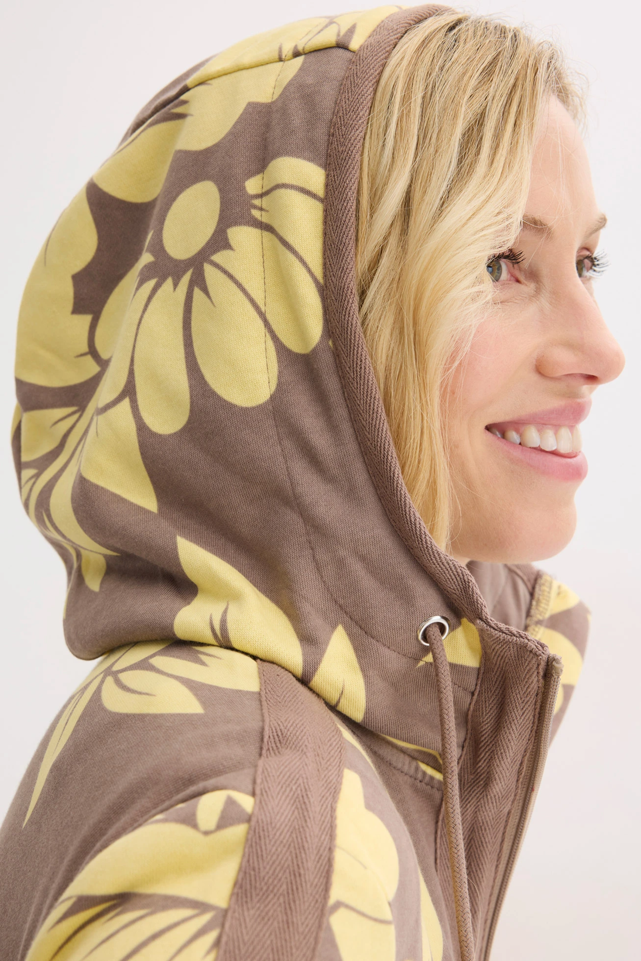 Szabadidőfelső pamuttal • szürkésbarna/világossárga virágmintás • bonprix áruház