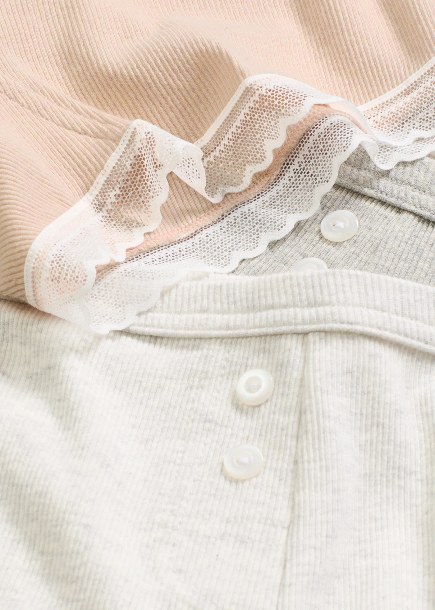 Lot de 4 boxers femme côtelés avec dentelle • gris clair chiné+rose soie chiné+écru chiné • Boutique bonprix