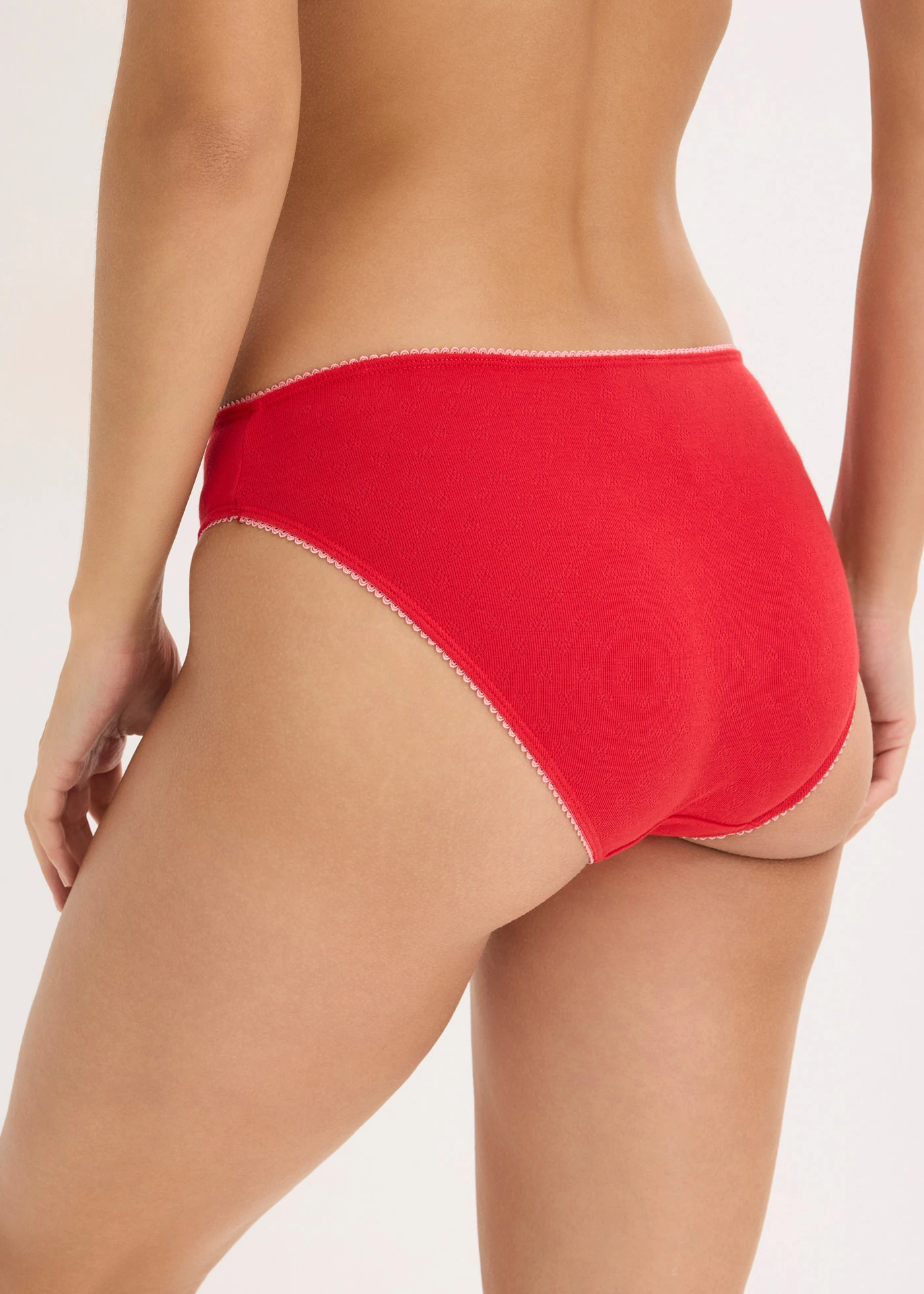 Lot de 5 slips en pointelle à motif cœurs • noir-rose corail + rouge-rose corail • Boutique bonprix