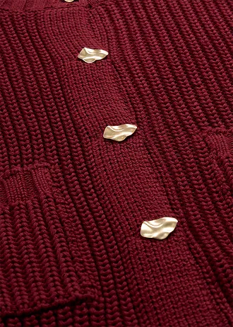 Gilet en grosse maille avec boutons martelés • rouge rubis • Boutique bonprix