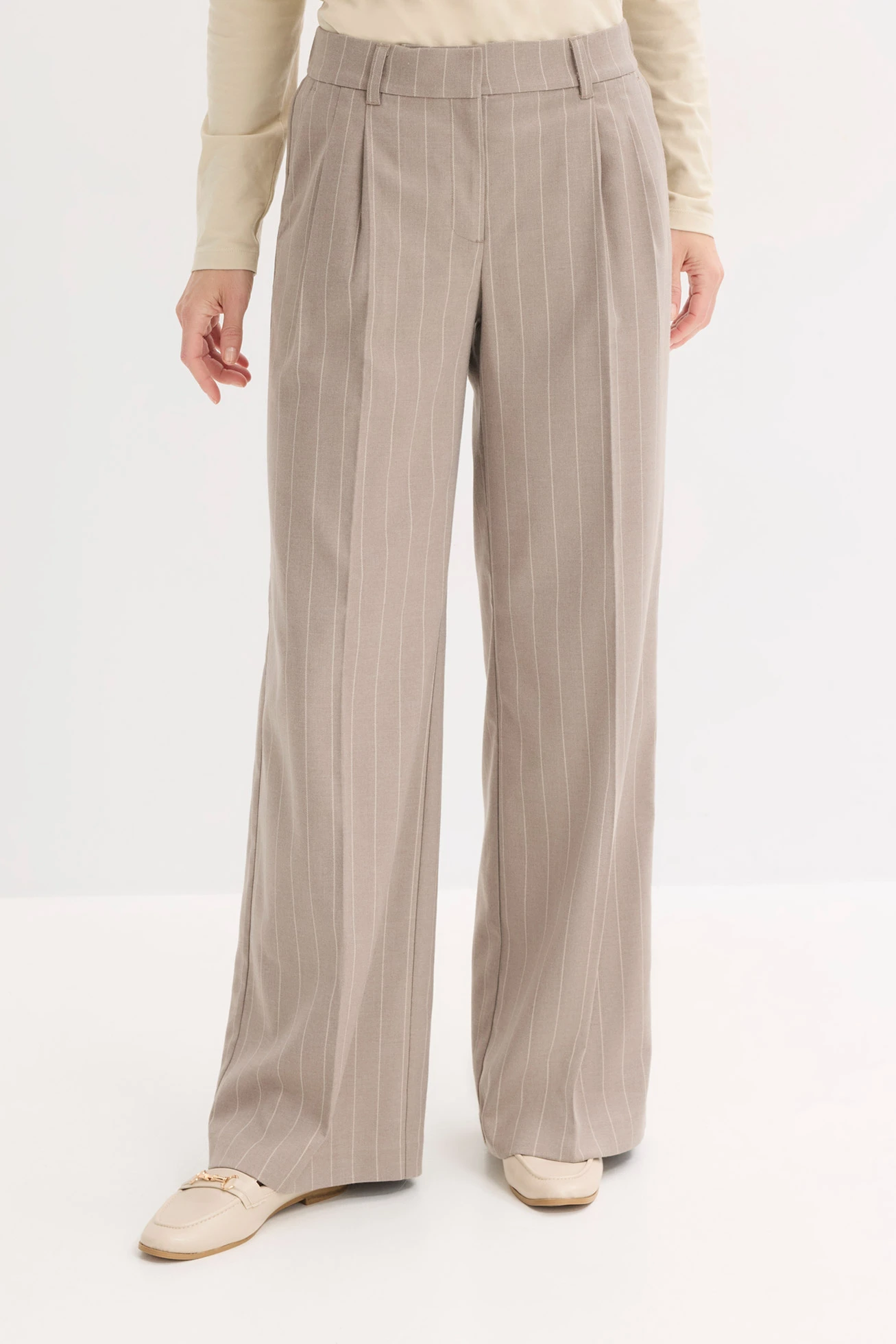 Pantaloni Marlene cu dungi subțiri • gri-bej/alb perlat cu dungi • magazin bonprix