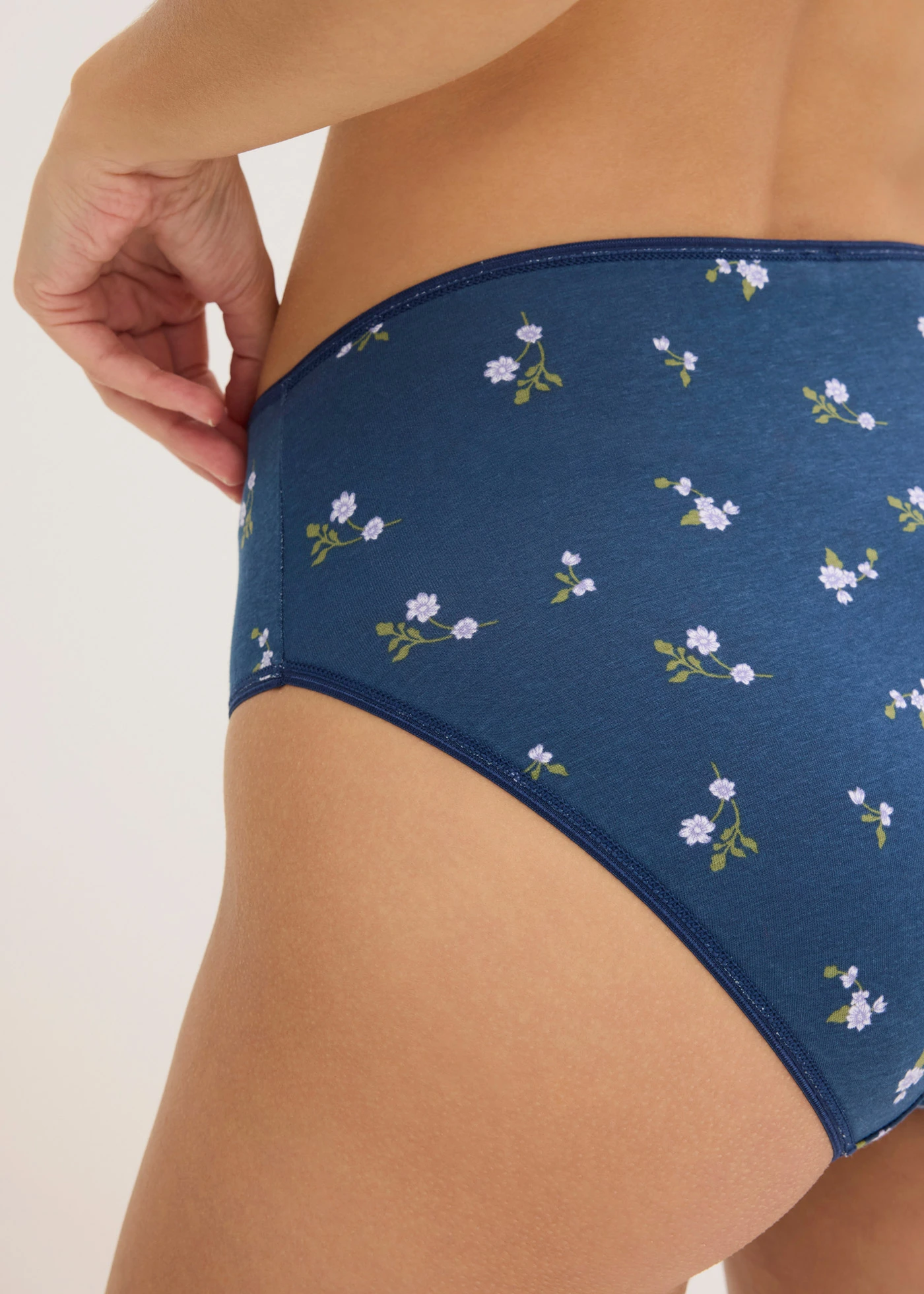 Chilot maxi din material cu bumbac pentru un plus de confort (5 perechi/pachet) • albastru floral + lavandă deschis + albastru • magazin bonprix