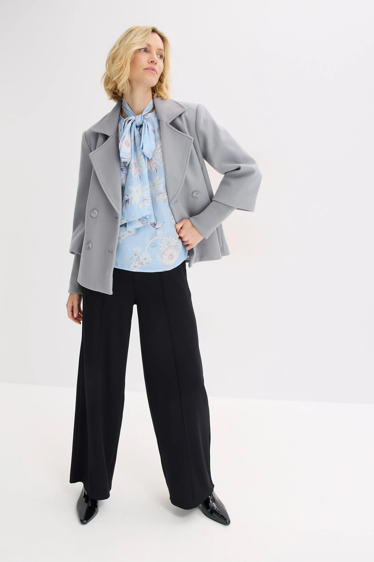 Tunică din satin fin • albastru pudrat-bej nisipiu mat • magazin bonprix