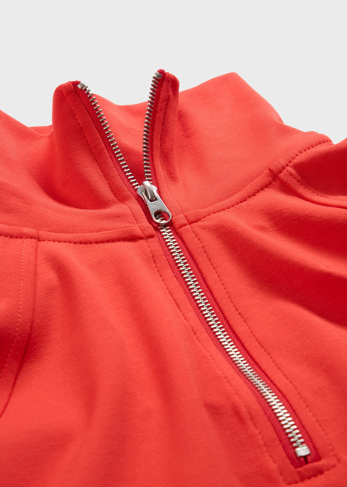 Bluza ze stójką, z miękkiego materiału scuba • truskawkowy • sklep bonprix