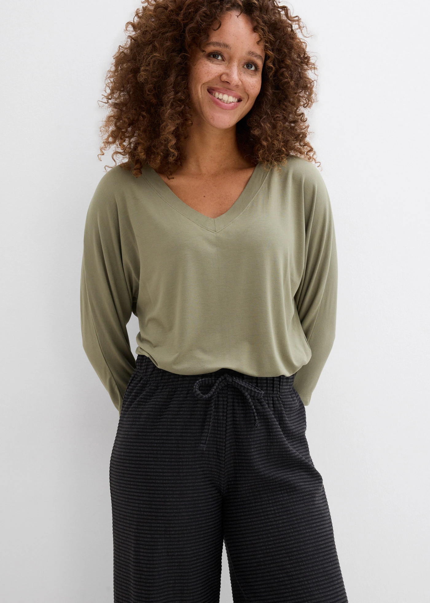 Pantaloni cu dungi din jerse, cu șiret, din amestec cu bumbac • antracit melanj/negru cu dungi • magazin bonprix