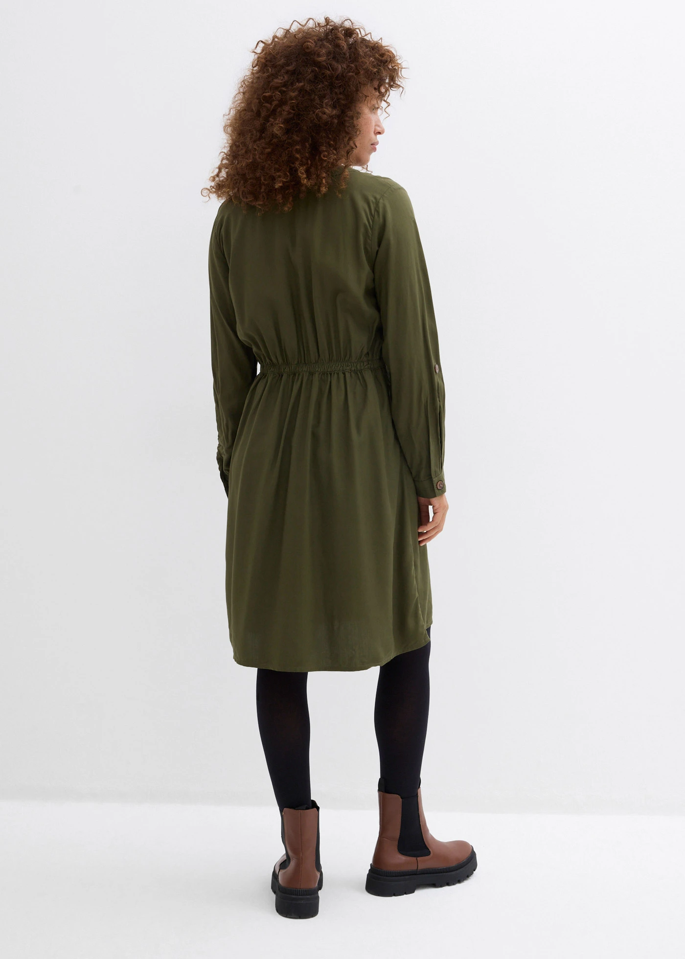 Rochie-bluză din viscoză fluidă • oliv închis • magazin bonprix