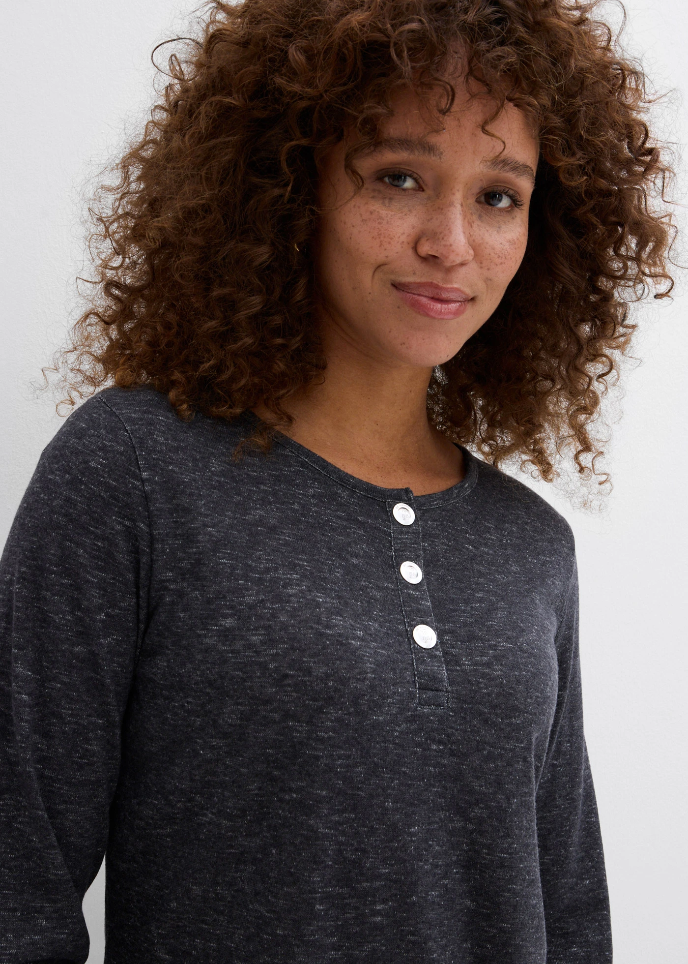 Longsleeve van katoenmix met knoopsluiting • antraciet gemêleerd • bonprix online shop