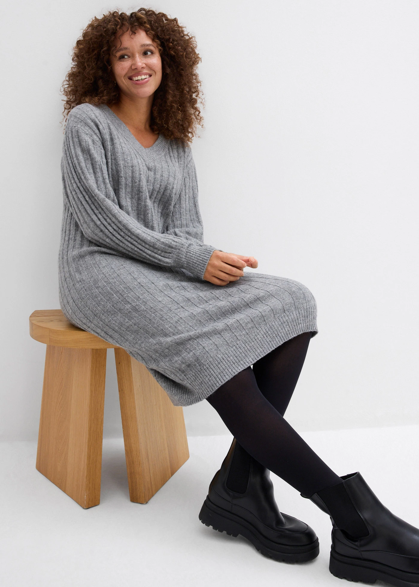 Rochie tricotată • gri melanj • magazin bonprix