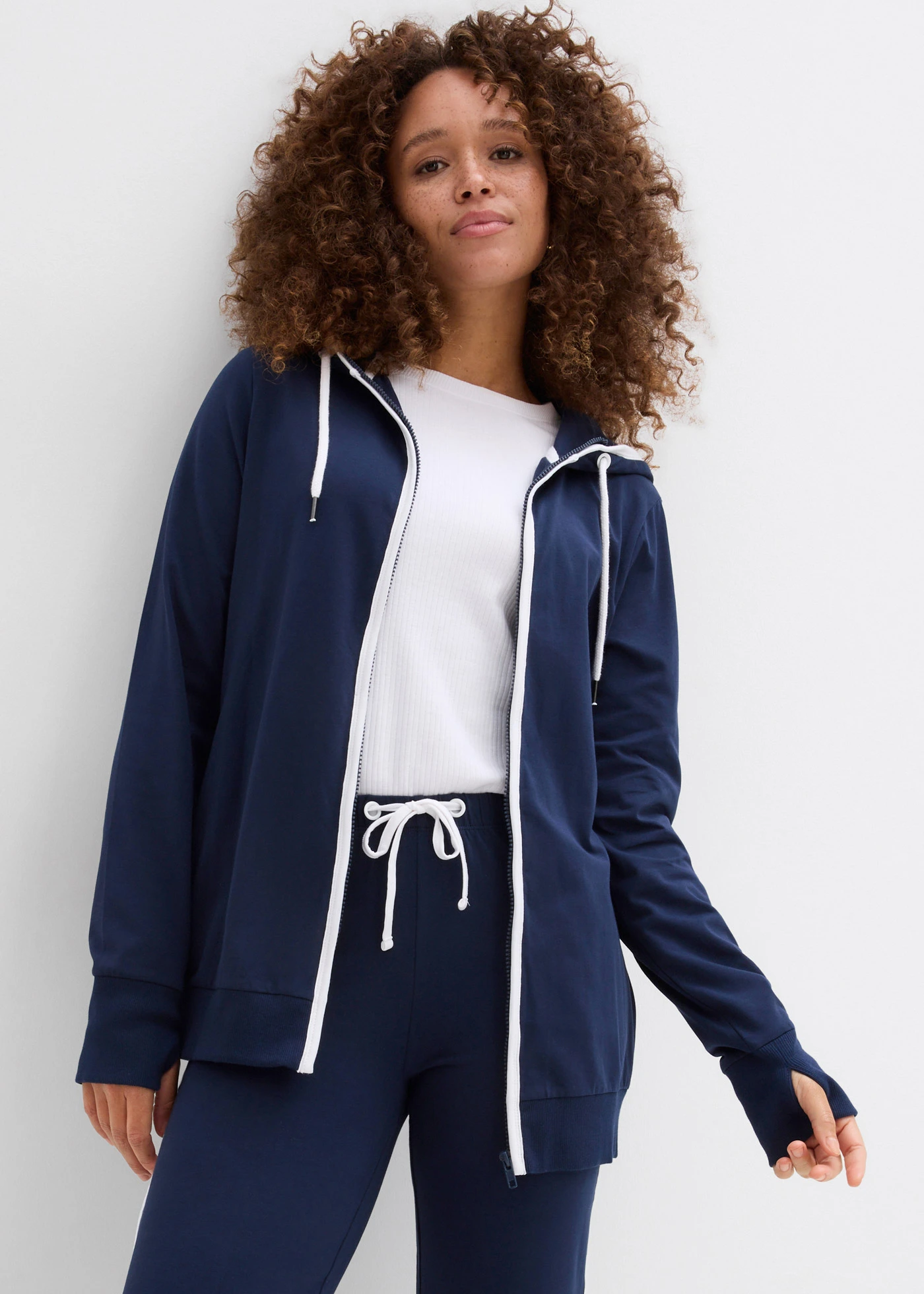 Trening din bumbac, stretch  (set/2 piese) • bleumarin/alb • magazin bonprix