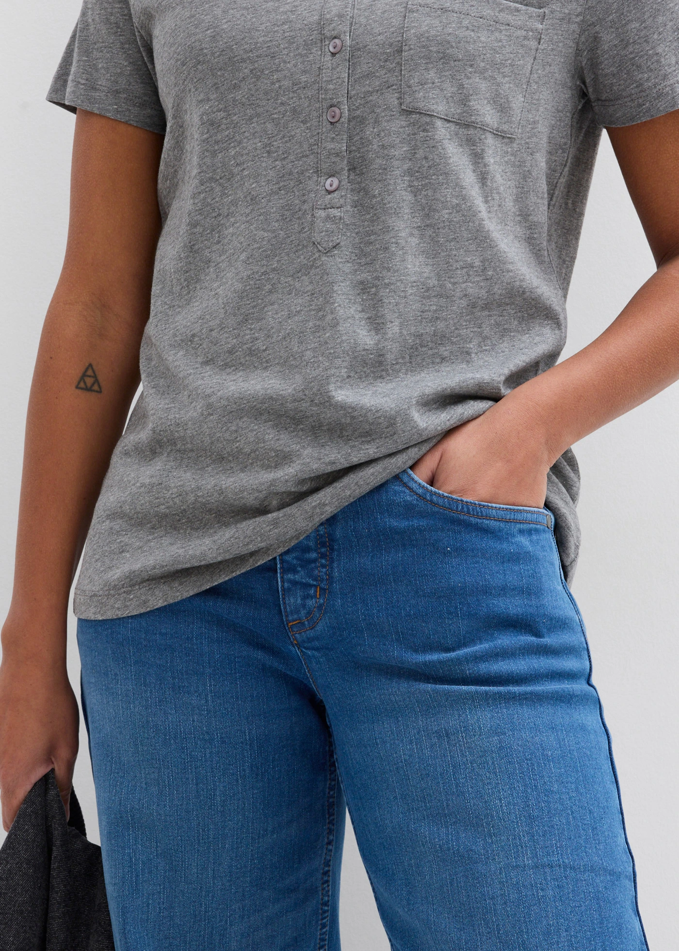 T-shirt à encolure boutonnée • gris chiné • Boutique bonprix