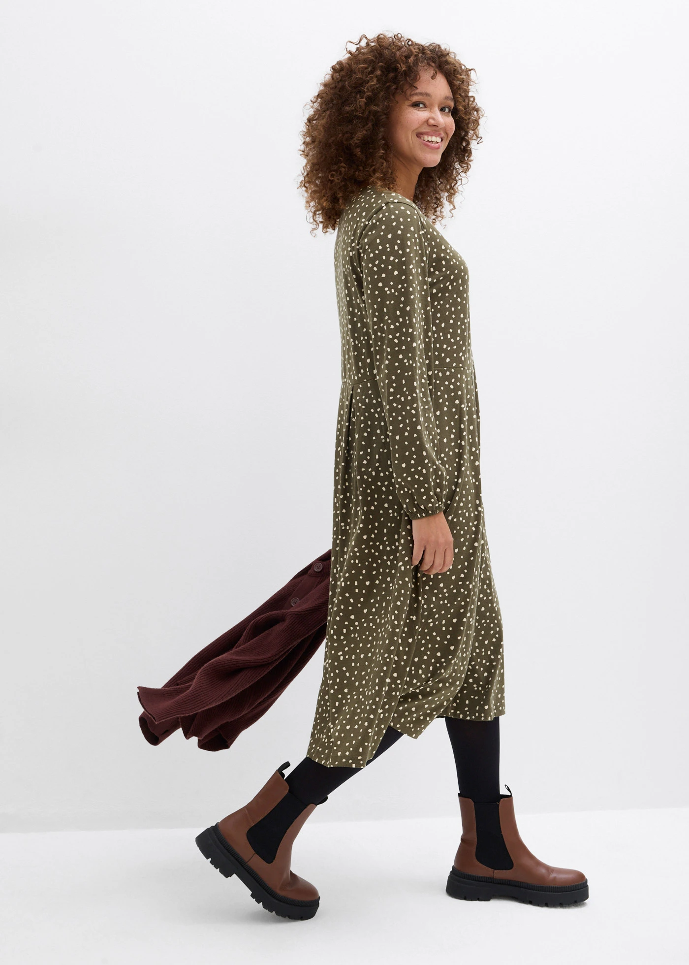 Robe midi en jersey coton • olive foncé/sable clair • Boutique bonprix