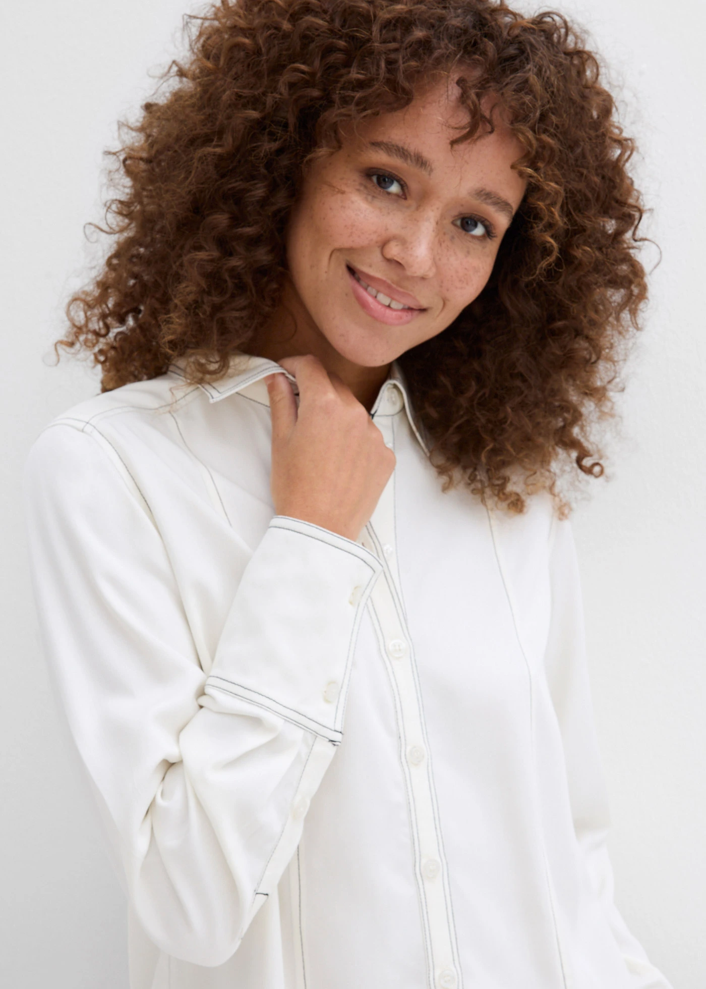 Blouse van viscose • wolwit-zwart • bonprix online shop