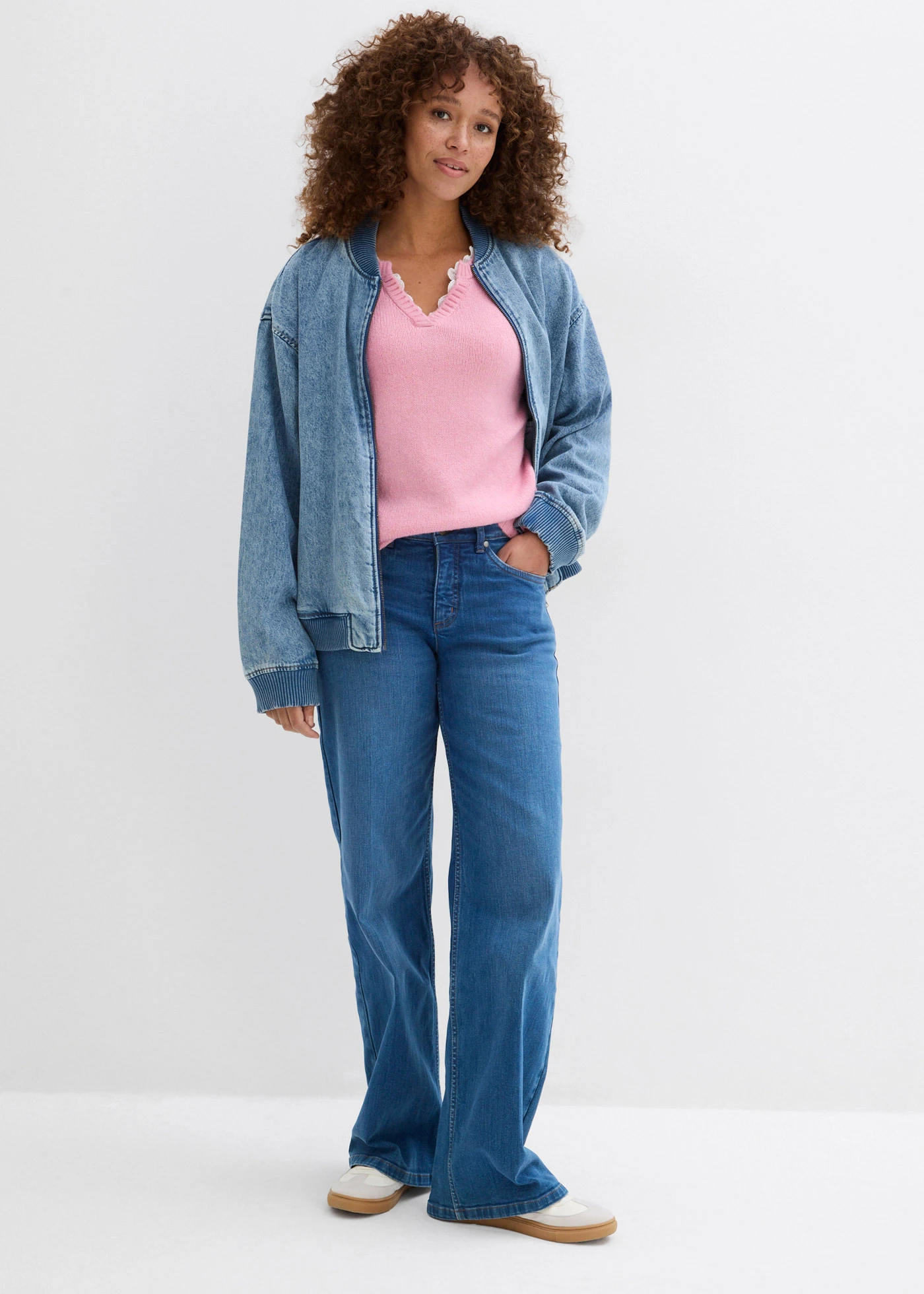 Pull à empiècement dentelle • orchidée fumé • Boutique bonprix