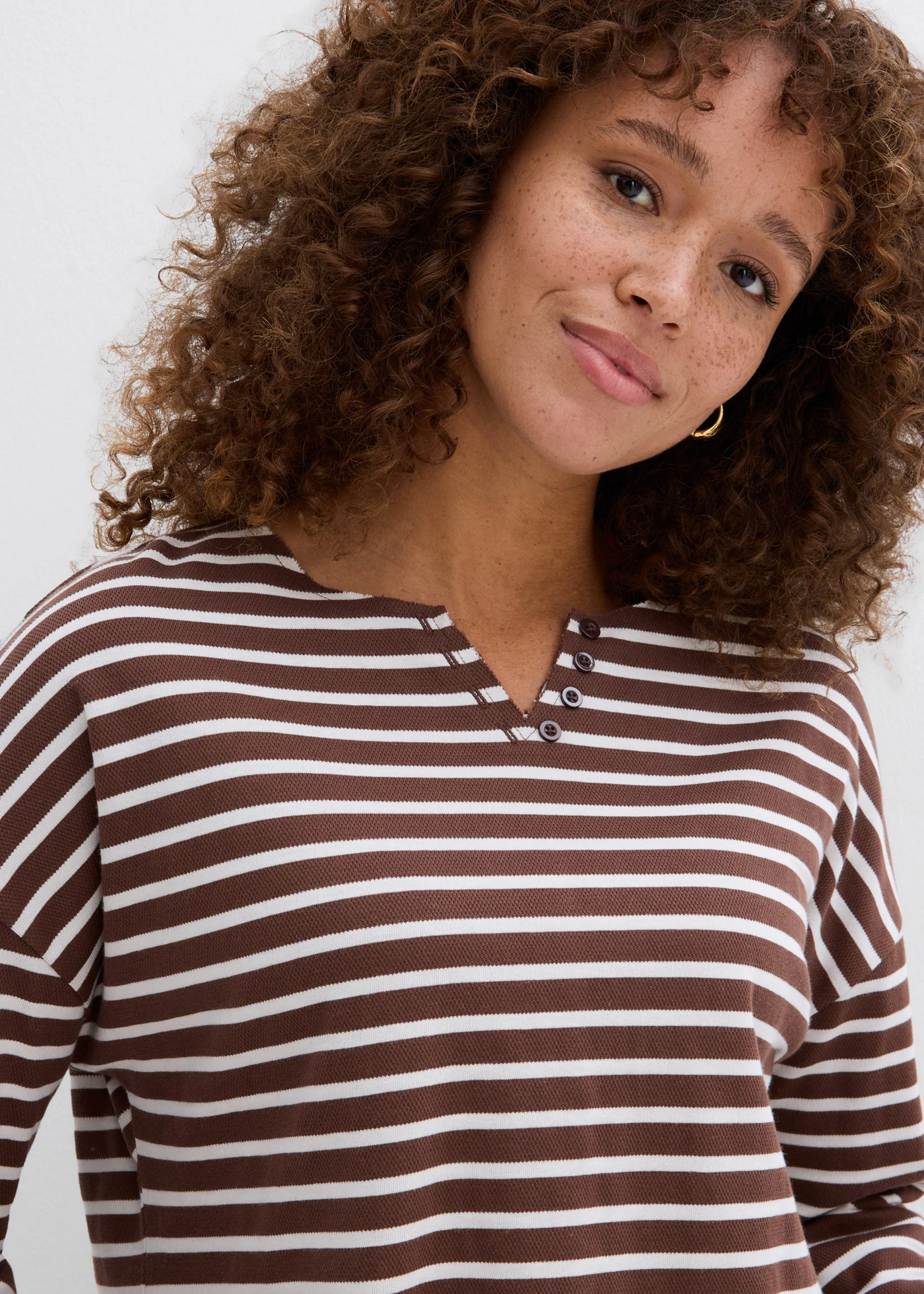 Mikina • perlově bílo-hnědá s proužky • bonprix obchod