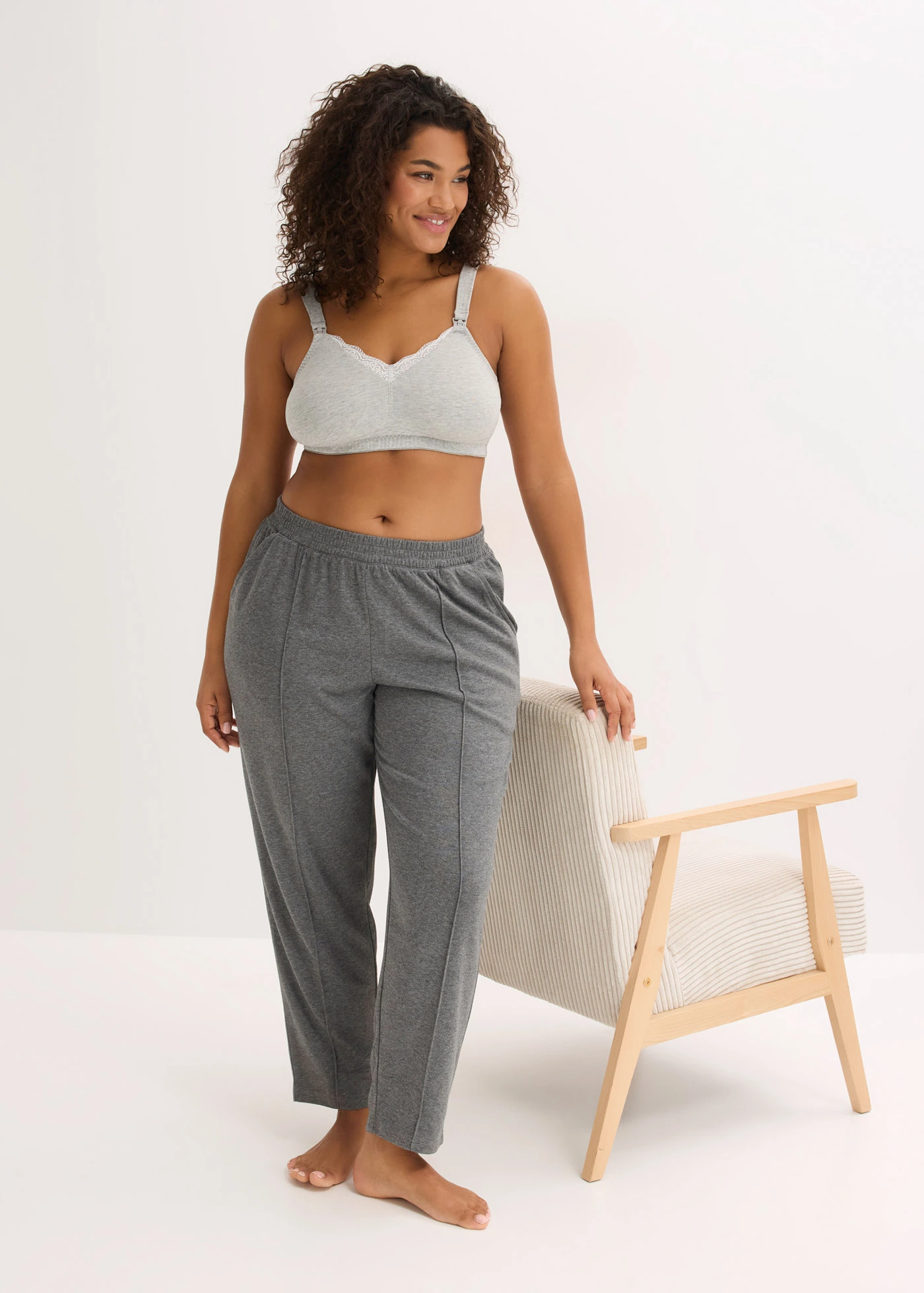 Lot de 2 soutiens-gorge d’allaitement sans armatures avec coton et dentelle • gris clair chiné-blanc + noir • Boutique bonprix