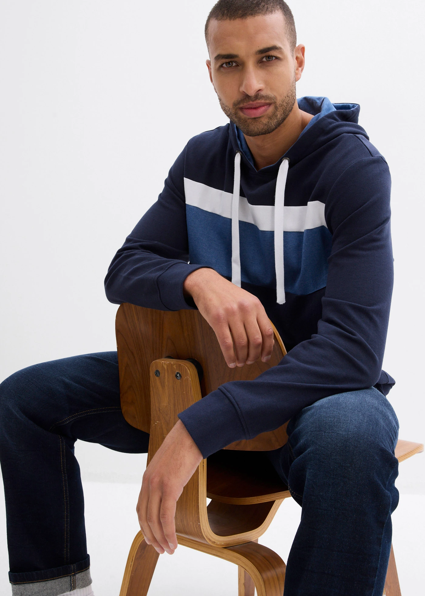 Sweat à capuche • bleu foncé rayé • Boutique bonprix