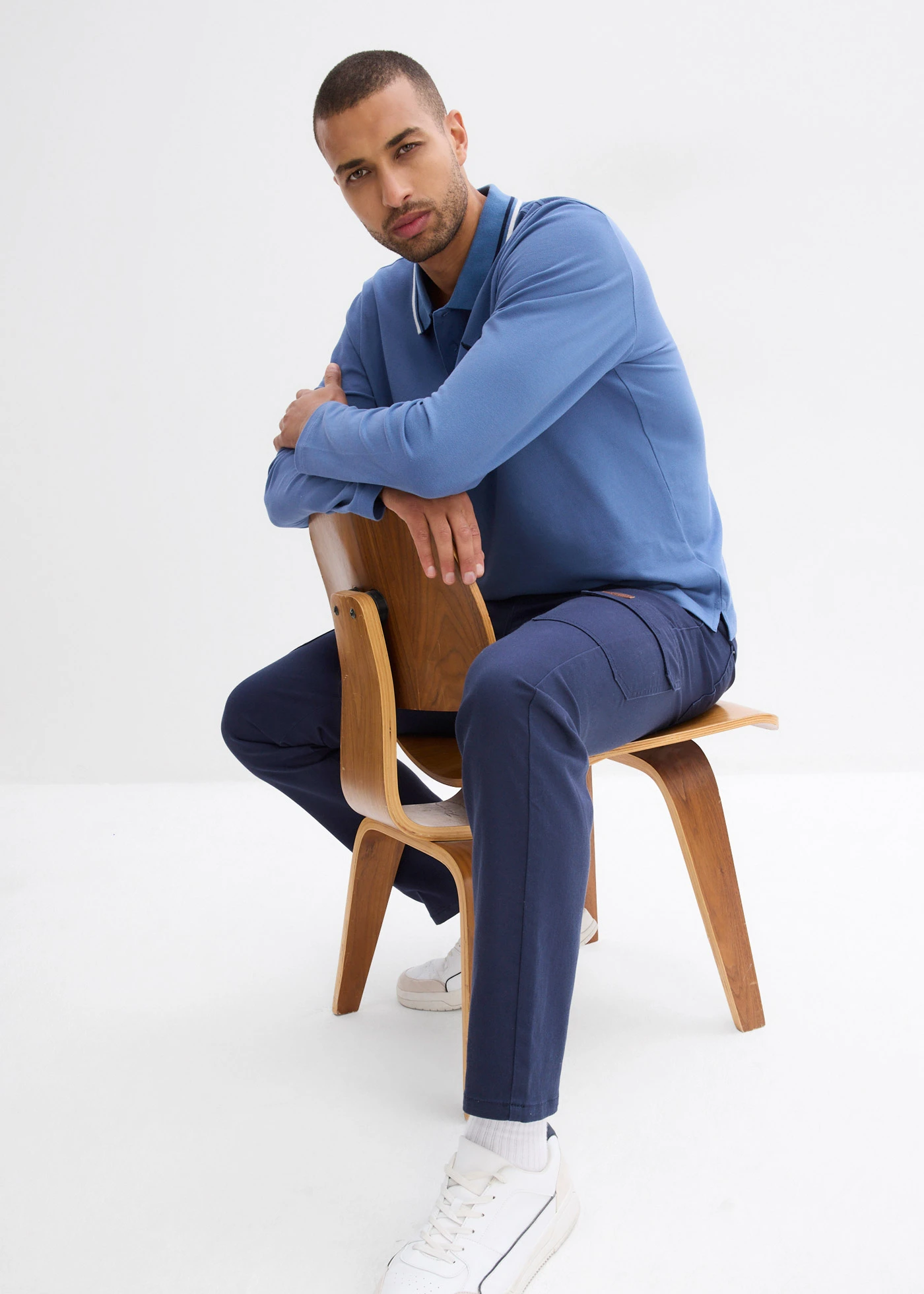 Strečové nohavice, Slim Fit, s kapsáčovými vreckami, rovné • tmavomodrá • obchod bonprix